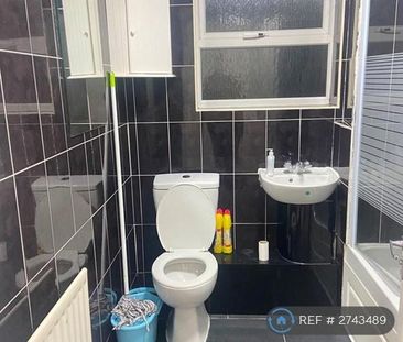 1 bedroom in a house share to rent - Photo 6