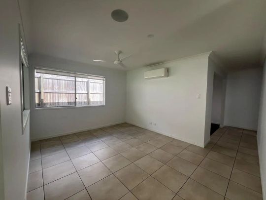 “Modern Family Home!” - Photo 1