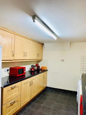 Eblana Street, Room 4, BT71LD, Belfast - Photo 1