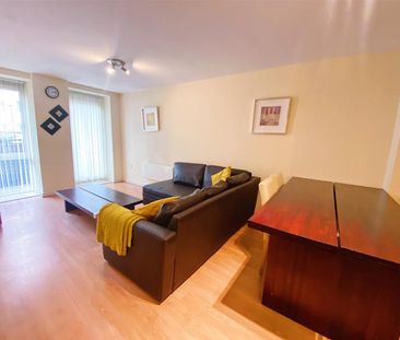 2 bedroom Flat To Let - Photo 4