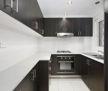 Spacious three bedroom townhouse located in the heart of Kingsford - Photo 2