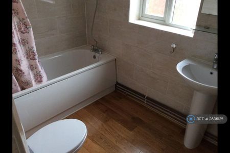 3 bedroom terraced house to rent - Photo 4