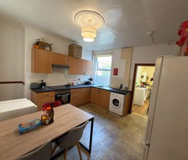 1 bedroom in a house share to rent - Photo 6