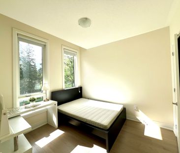 For Lease - 115B Bond Crescent, Richmond Hill, Ontario - Photo 2