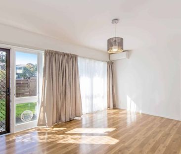 Tidy 2-Bedroom Unit + Courtyard, Walk to the B... - Photo 1