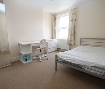 6 Bedroom House To Rent in Lansdowne - £2,700 pcm Tenancy Info - Photo 1