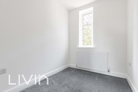 4 bedroom semi-detached house to rent - Photo 4