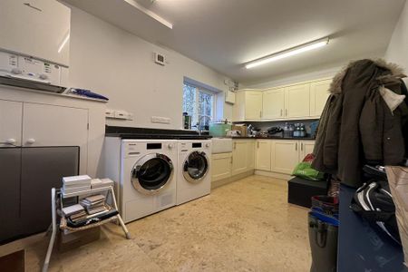 4 bedroom detached house to rent - Photo 2