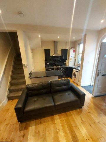 3 bedroom terraced house to rent - Photo 3