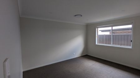7 Horizon Loop, Oran Park NSW 2570 - House For Rent | Domain - Photo 4
