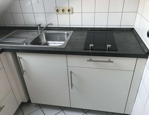 Gemütliche Dachgeschosswohnung gegenüber Gruga-Park! - Photo 1