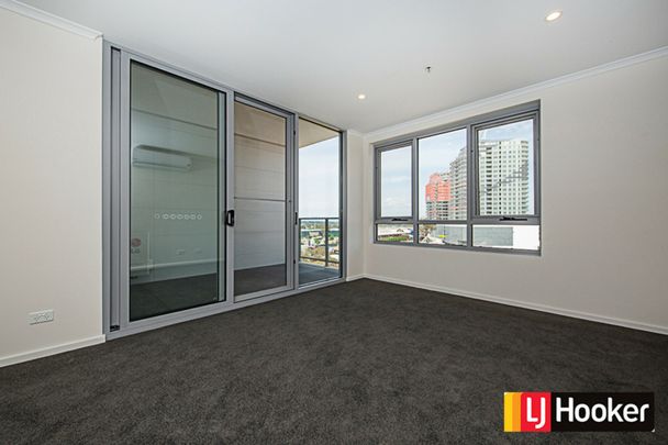 Gungahlin Living At Its Best - Photo 1