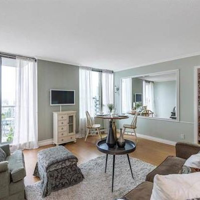 1 Bedroom 1 Bathroom - Downtown Vancouver Condo with Ocean Views - Photo 1