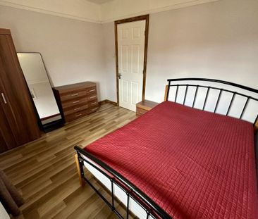 Wykebeck Avenue - Photo 3