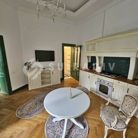 Apartament boem 2 camere | Clădire istorică | Terasă proprie | Ultracentral - Fotografie 3