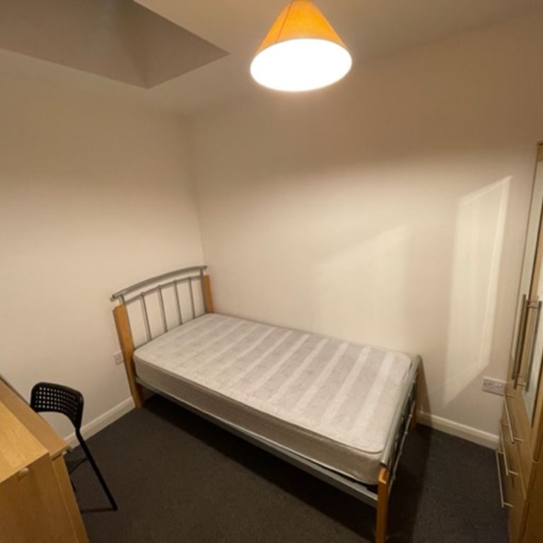 5 Bed Student Accommodation - Photo 1