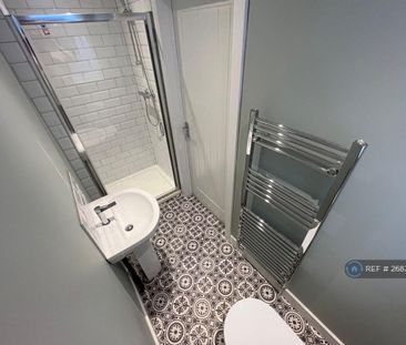 1 bedroom in a house share to rent - Photo 2