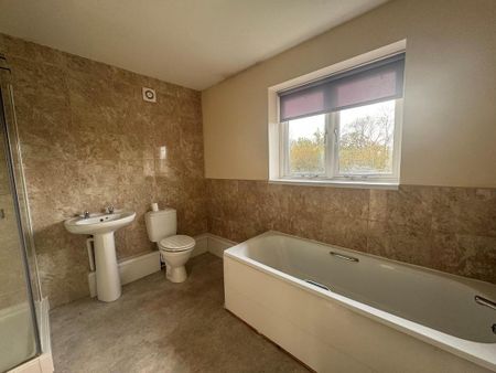 3 bedroom semi-detached house to rent - Photo 5