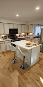 Grand logement rénové - 2125 pi2 - 3 CÀC - 2 SDB - Grande cour! - Photo 3