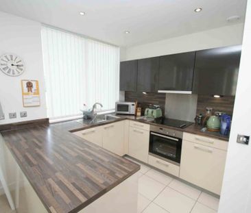 1 bed Flat for rent - Photo 2