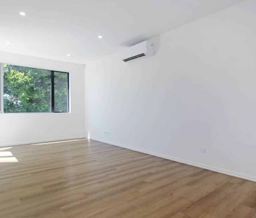 Located in the heart of Howick - Photo 2