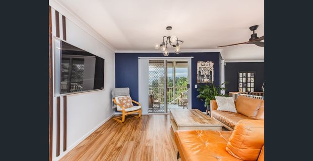 Massive Views, Spacious Family Home - Photo 1