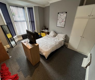 8 bedroom terraced house to rent - Photo 2