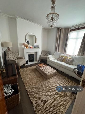 3 bedroom terraced house to rent - Photo 2