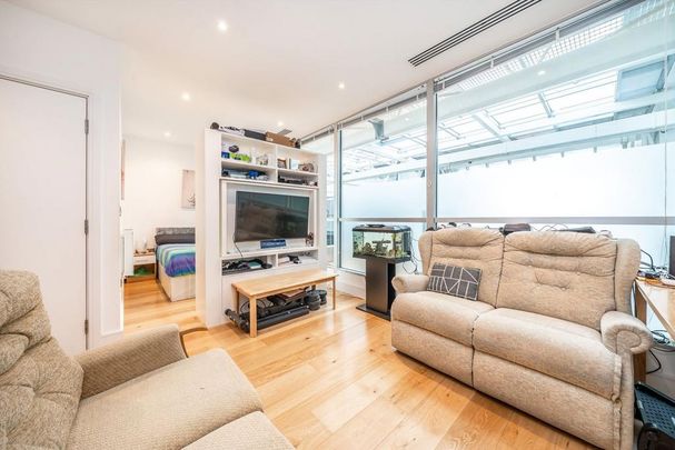 Studio to rent - Photo 1