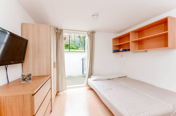 Studio to rent - Photo 1