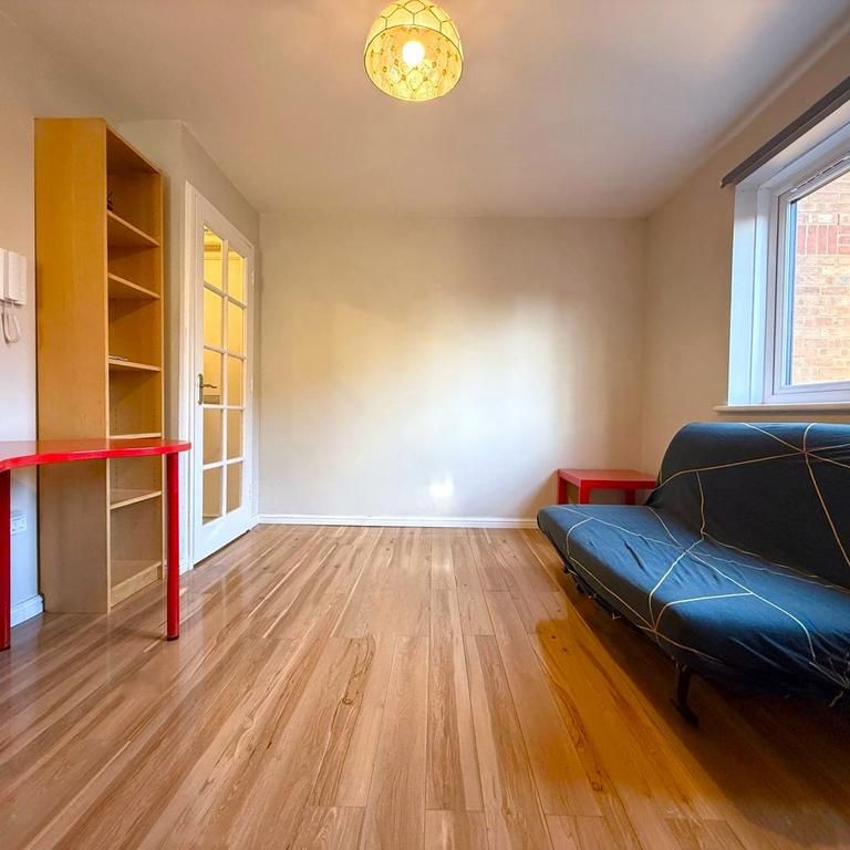 Studio to rent - Photo 1