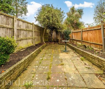 St Benets Grove - Photo 5