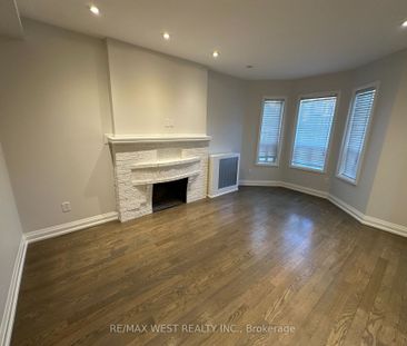 Detached Home For Lease | W8129370 - Photo 4