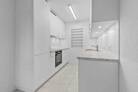 Centrally located, completely renovated 2024! - Photo 5