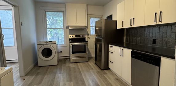 Ville-Marie - Beau 4 1/2 Rénové 2e Étage - Photo 2