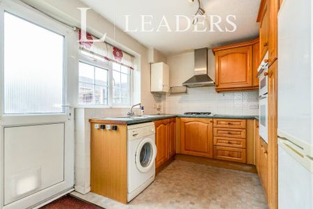 2 bedroom end of terrace house to rent - Photo 3