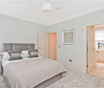 Vauxhall Bridge Road, SW1V - Photo 1