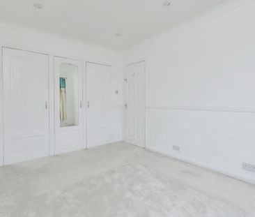 4 bedroom end of terrace house to rent - Photo 5