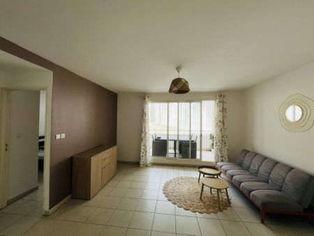 Location Appartement 2 pièces 41m² BELLE PIERRE 97400 - Photo 2