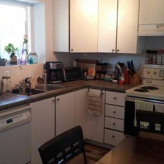 1BR gordon head Furnished - Photo 3