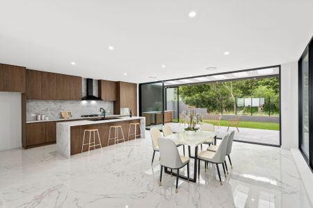 Stunning 4 Bedroom Townhouse in Scarborough - Photo 4