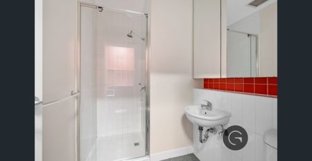 Perfect For Any Student with Large Courtyard - Photo 5