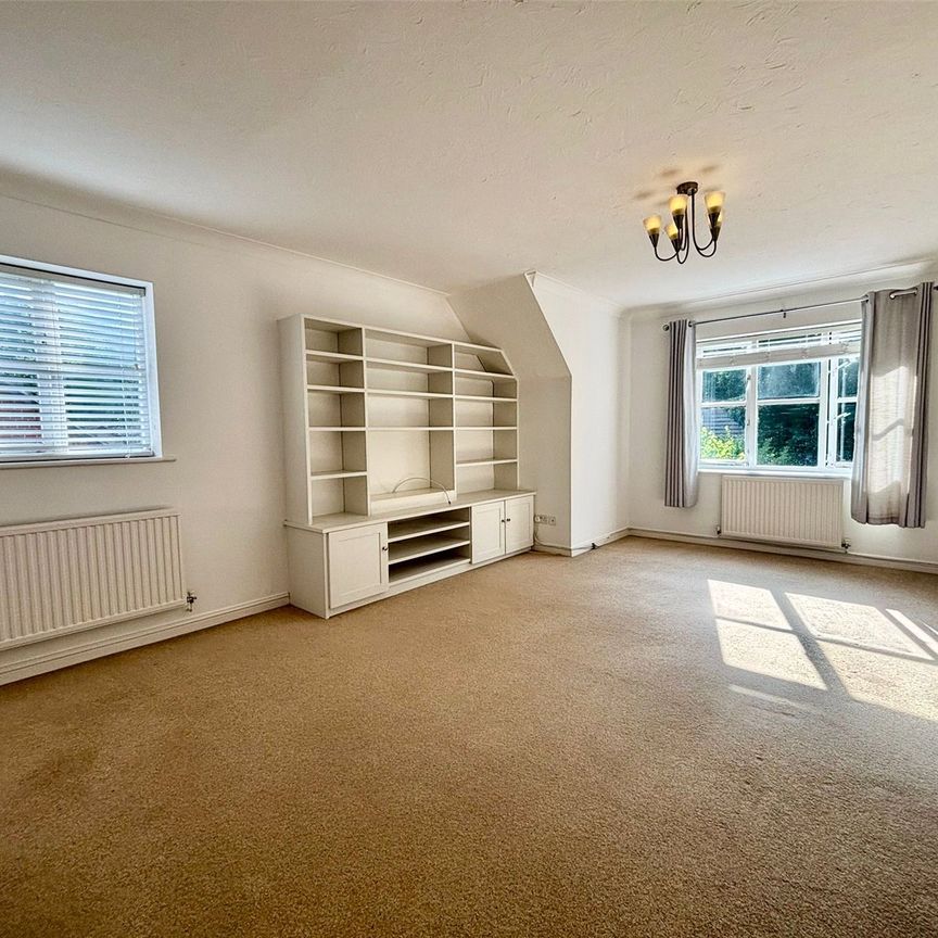 Tamworth Drive, Fleet, Hampshire, GU51 - Photo 1