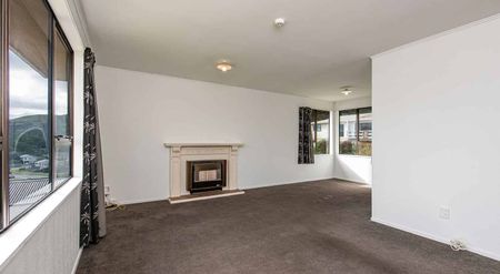 Cosy 3 Bedroom Home in Sought After Kelson - Photo 3