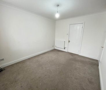 2 bed Terraced for rent - Photo 3