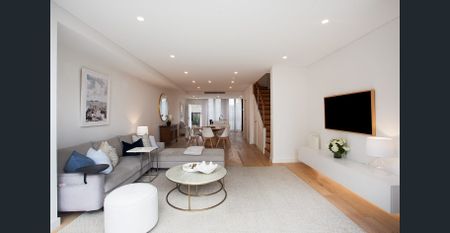 Three bedroom townhouse directly across from Mahon Pool and Maroubra beach - $2,100/week fully furnished, inclusive of bills and WiFI - Photo 4