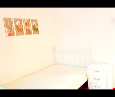 1 Bed Flat, London, NW9 - Photo 2