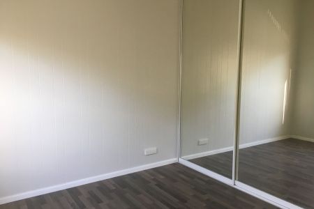 Spacious 4 bedroom house - Photo 2