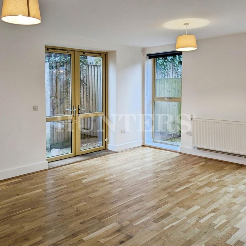 2 bedroom Flat To Let Total Size: 1055 SQ FT - Photo 1