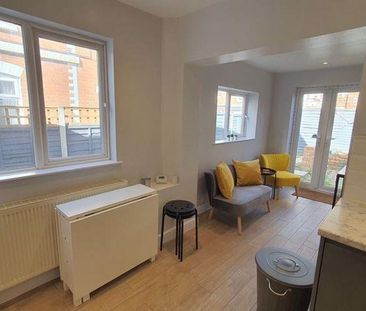 1 bedroom in a house share to rent - Photo 4